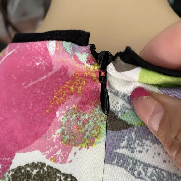 Calvin Klein SZ 8 FLORAL STRUCTURED SLEEVELESS SHEATH DRESS-UNLINED COTTAGECORE - Picture 10 of 11